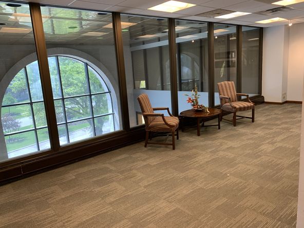 2100 Clearwater Dr, Oak Brook, IL 60523